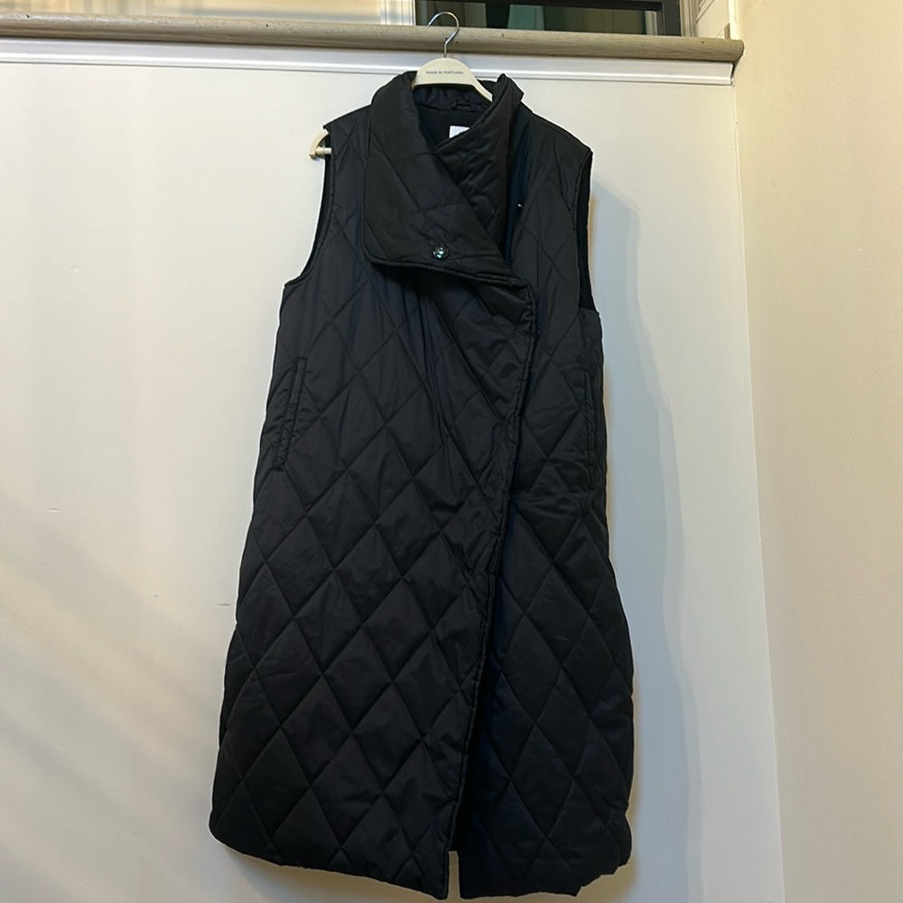 H&M Puffer VEST WITH button front